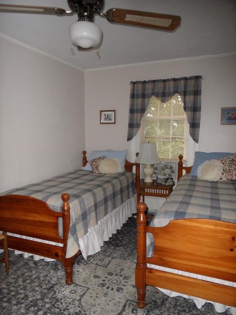 twin bed room